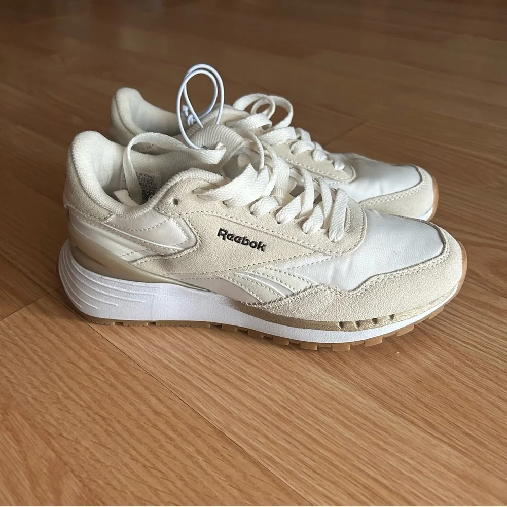 NEW Reebok Classic Harman Beige Crème Sneakers Women’s 6